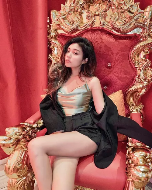 Thighs on show