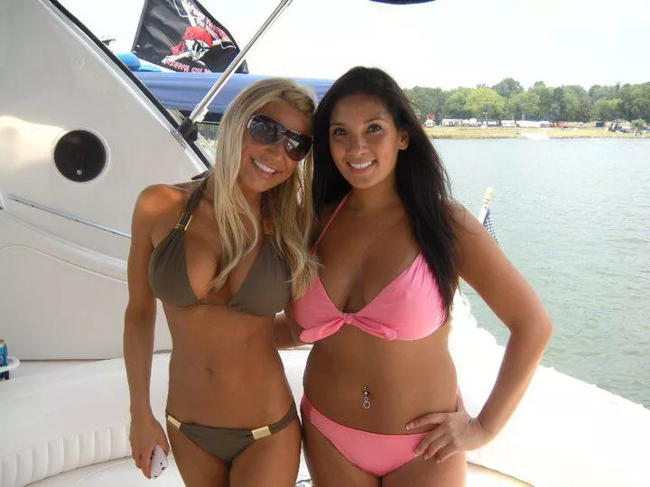 Thin and stacked vs. curvy & stacked