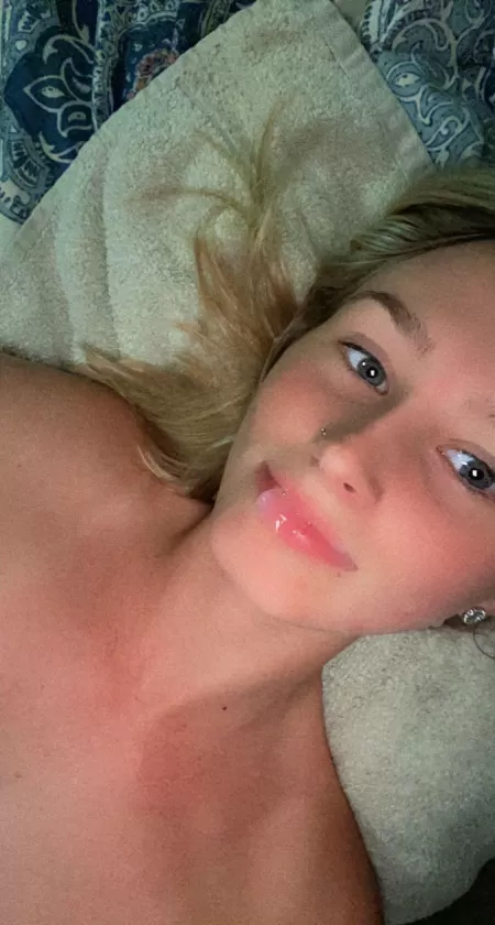 Think dad would be proud of his daughter being a cumslut☺️