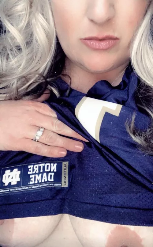 πthink hub would mind if I'm wearing his jersey when he's out of town?π