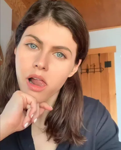 Think our Alexandra Daddario is teasing us? Think our Alexandra Daddario is teasing us?