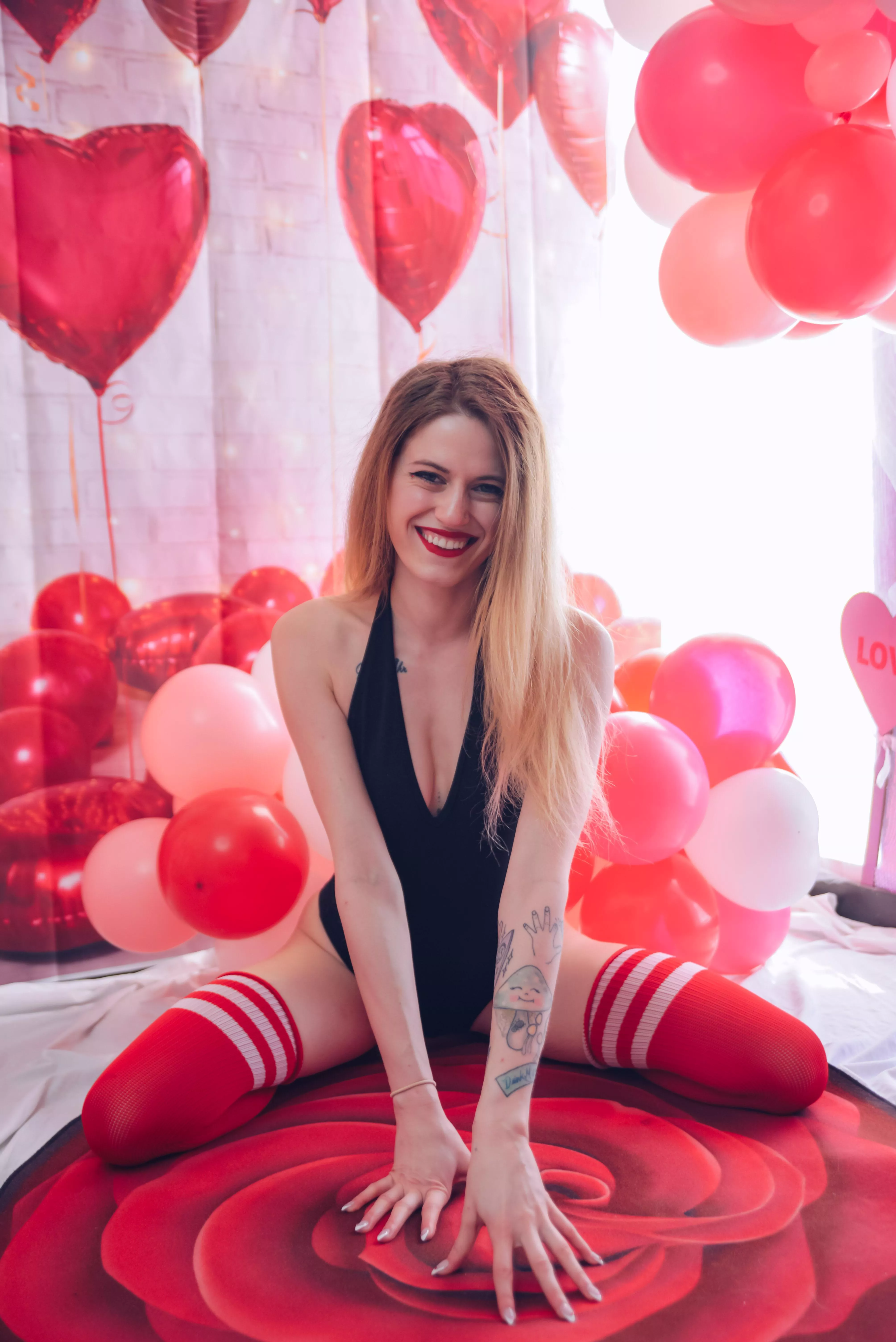 Thinking about straddling a big cock makes me happy 😊