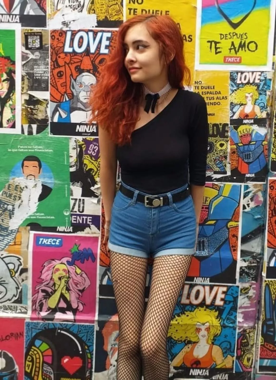 This beauty's small thighs are lovable too, right? This beauty's small thighs are lovable too, right?