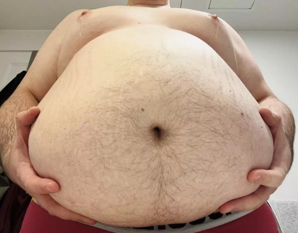 this belly needs lots of belly rubs