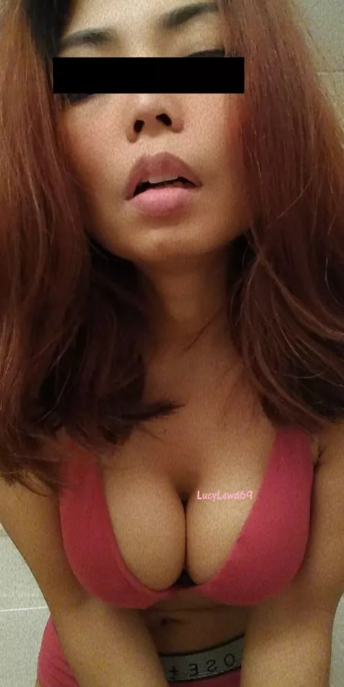 This bra barely fits my boobs [f]