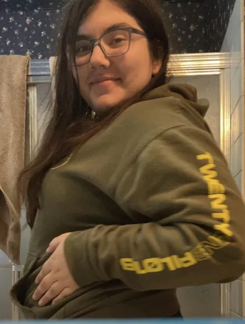 this do be a (timer) selfie i took in the mirror