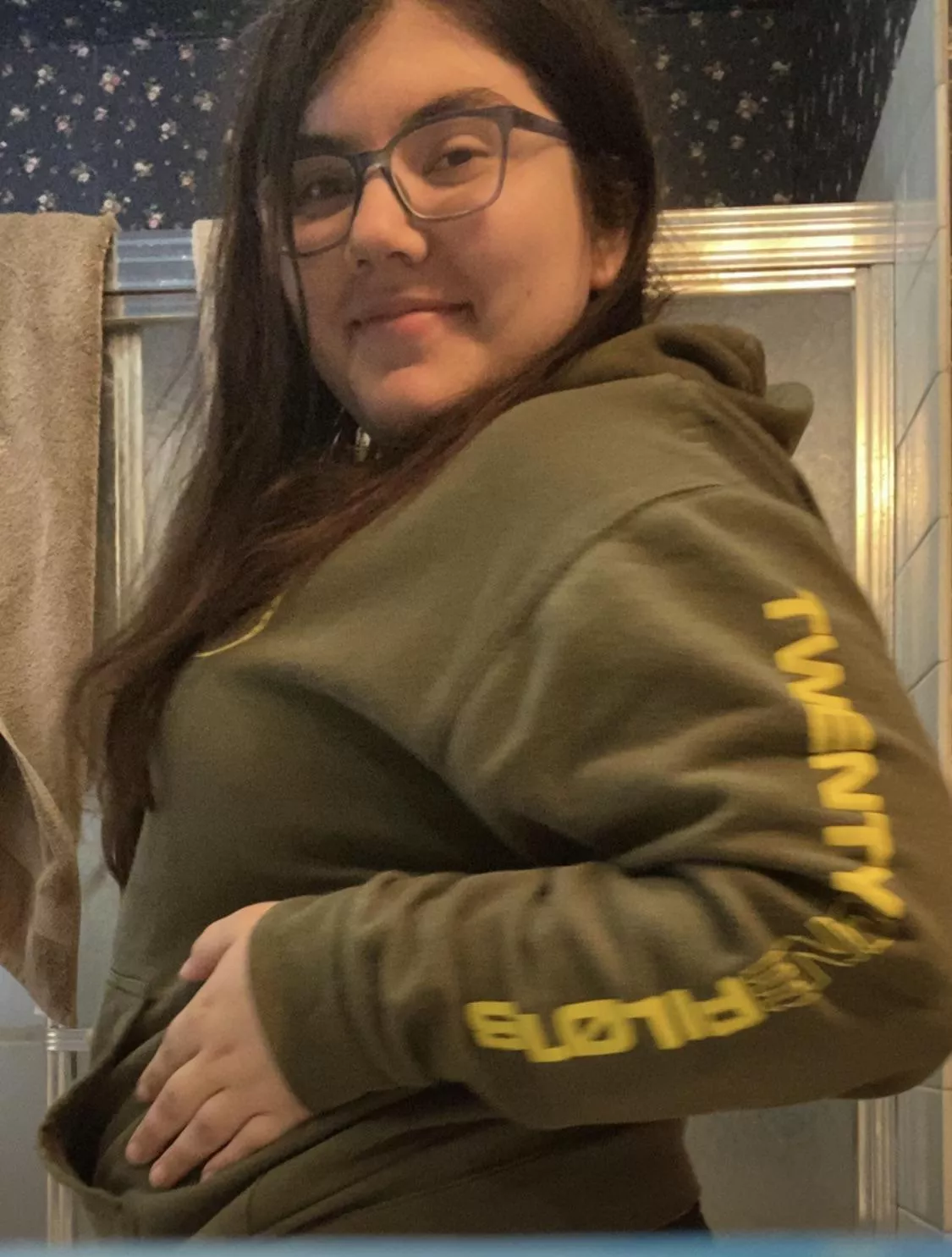 this do be a (timer) selfie i took in the mirror