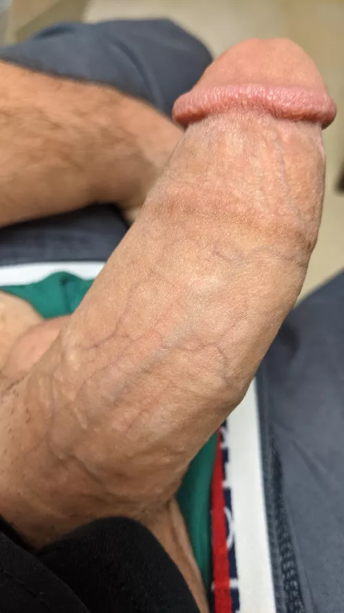 This fat cock needs to be milked... π° This fat cock needs to be milked... π°