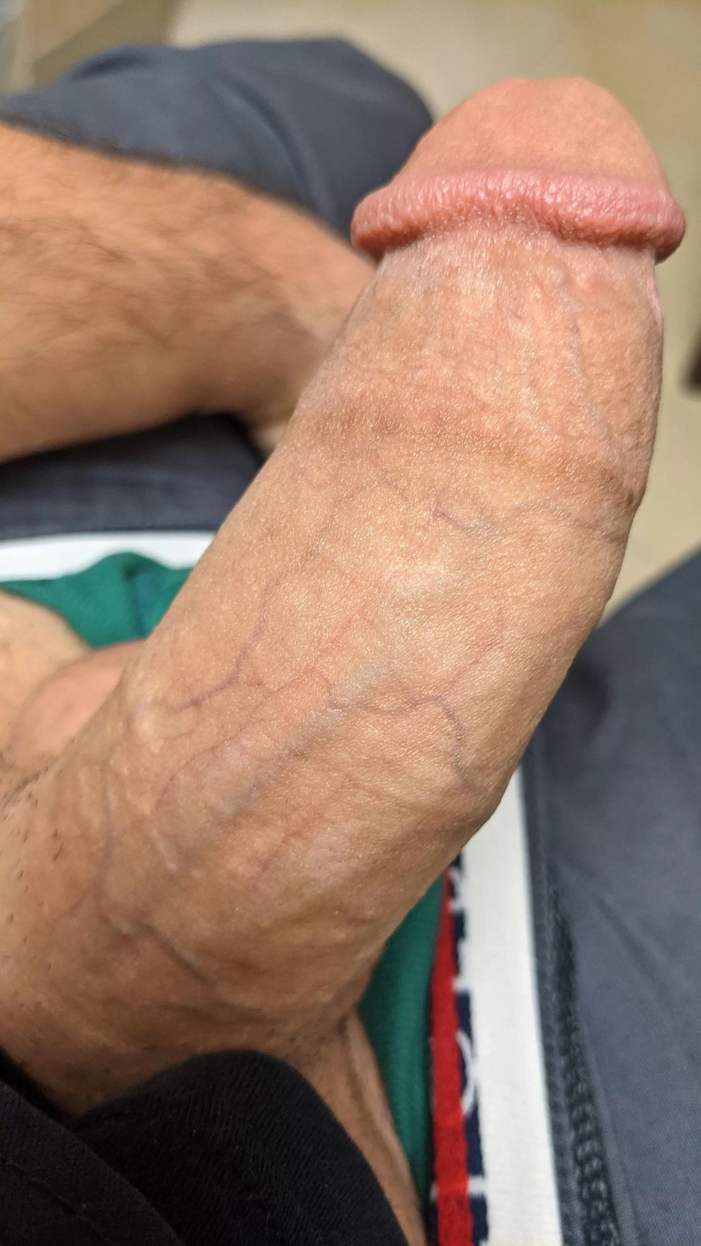 This fat cock needs to be milked... 😰 This fat cock needs to be milked... 😰