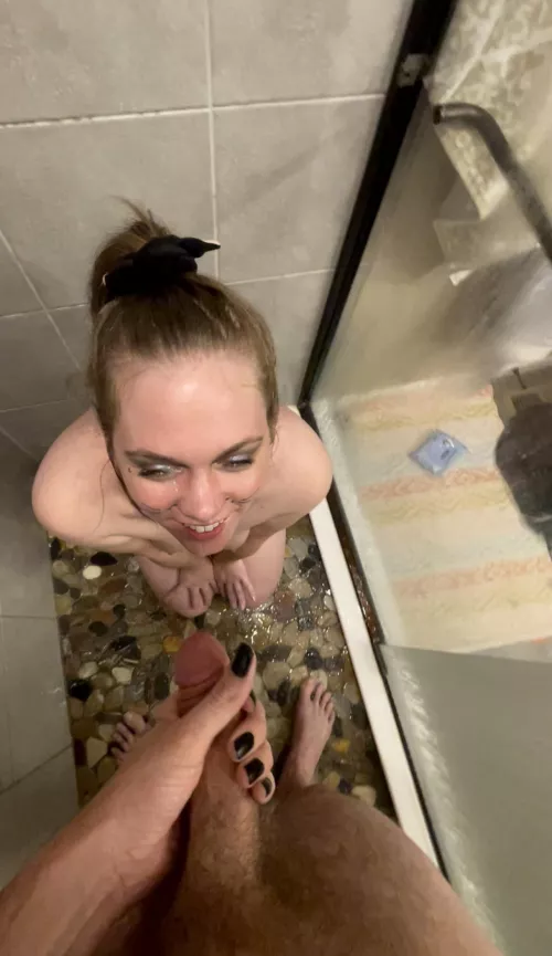 This freckled girl loved her first facial π