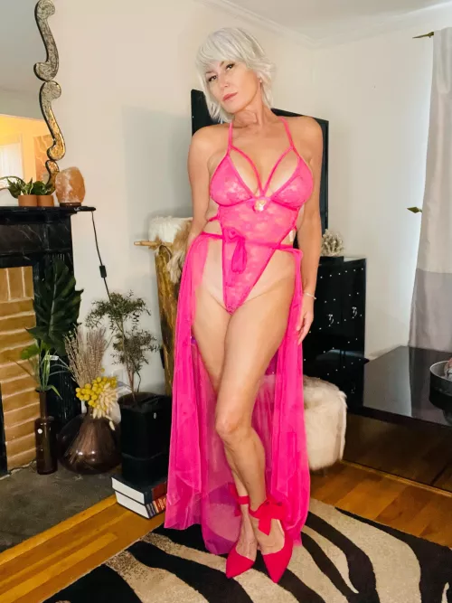 This gives me serious showgirl vibes !