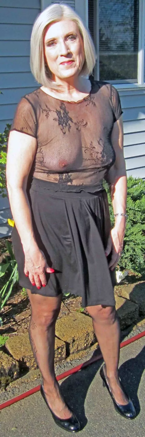 This granny knows how to dress right.