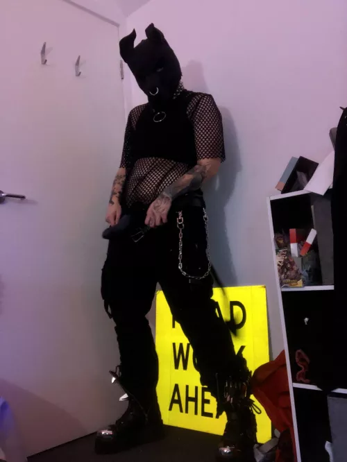 🖤 This hellhounds got a bit of a monster bone.. any takers? 🖤