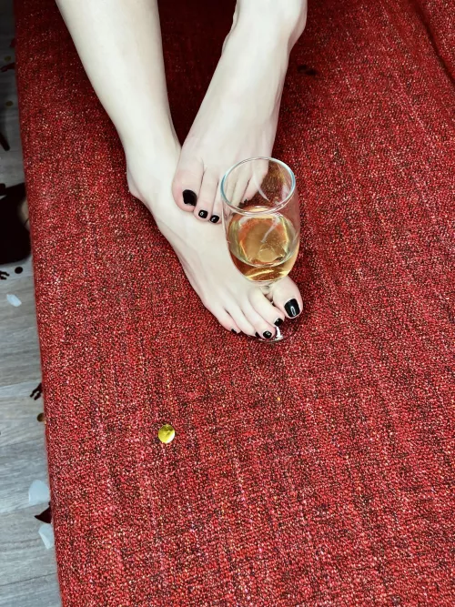 This is how I bring your champagne This is how I bring your champagne