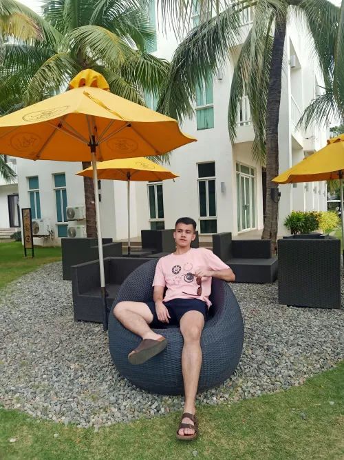 This is how we bois in the tropic spend December.