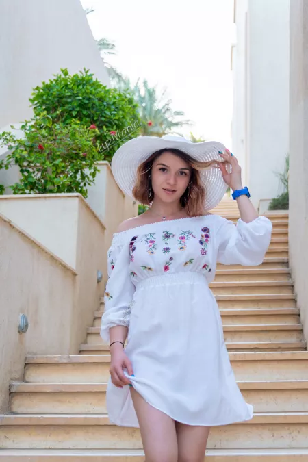 This is me IRL :) I hope you find me hot even I'm dressed ??