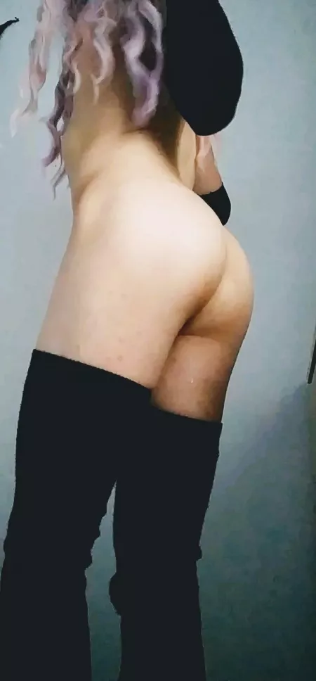 This is my warm butt, would you like to taste ? 🙄😌😘