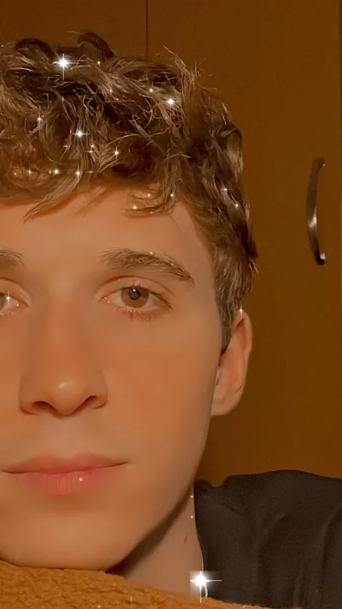 This is not a very cute angle lol but 🌝