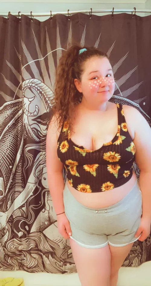 This is one of my favorite shirts 🌻