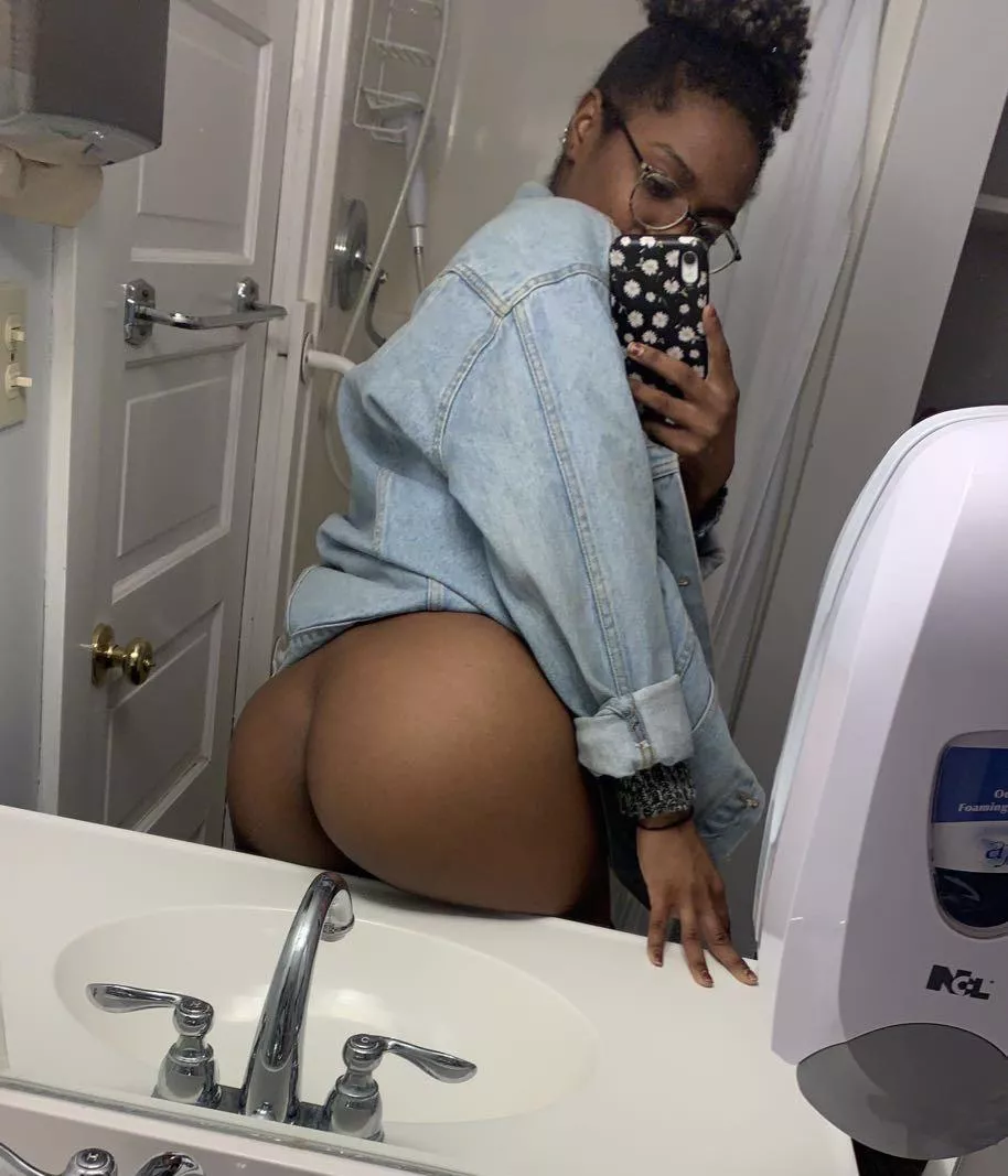 This is the kind of snaps I send when I’m bored working 3rd shift.