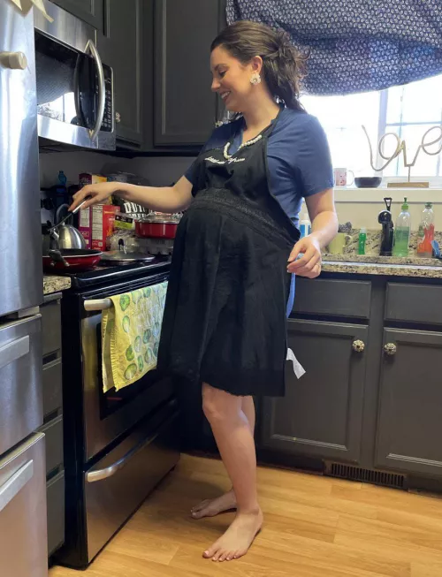 This is what a woman looks like when she’s knocked up and locked down. This is what a woman looks like when she’s knocked up and locked down.