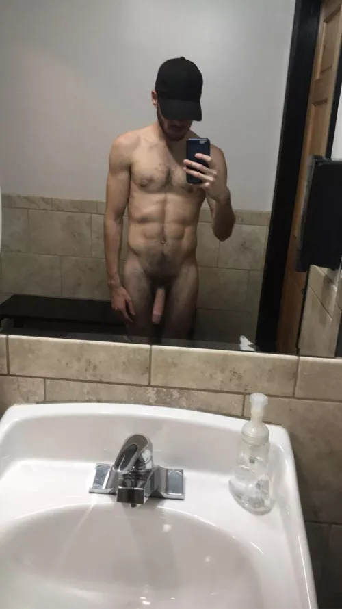 This is whatβs hiding under my shorts at the gym π