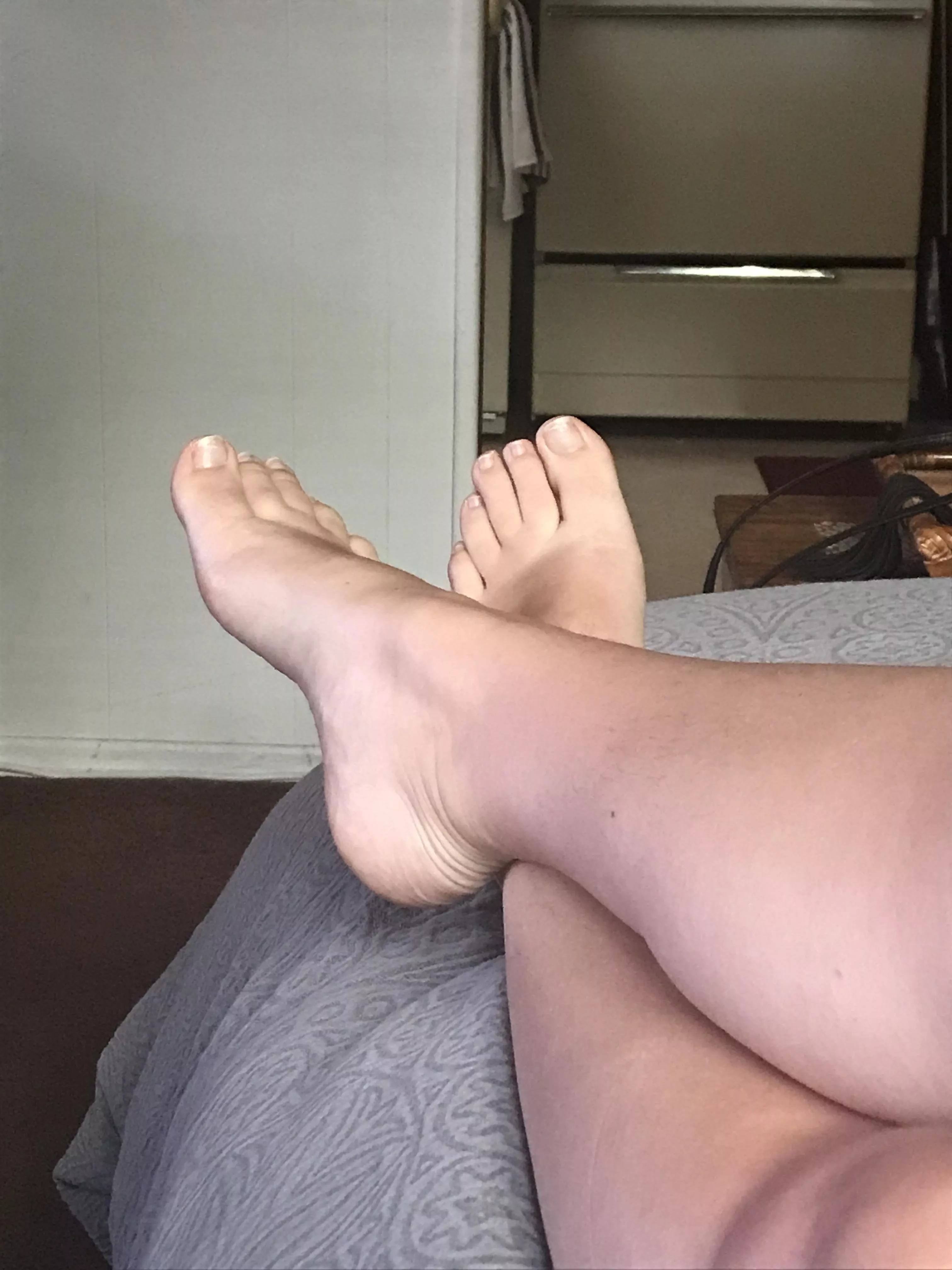 This may sound crazy.. but does anyone here like natural toe nails? This may sound crazy.. but does anyone here like natural toe nails?