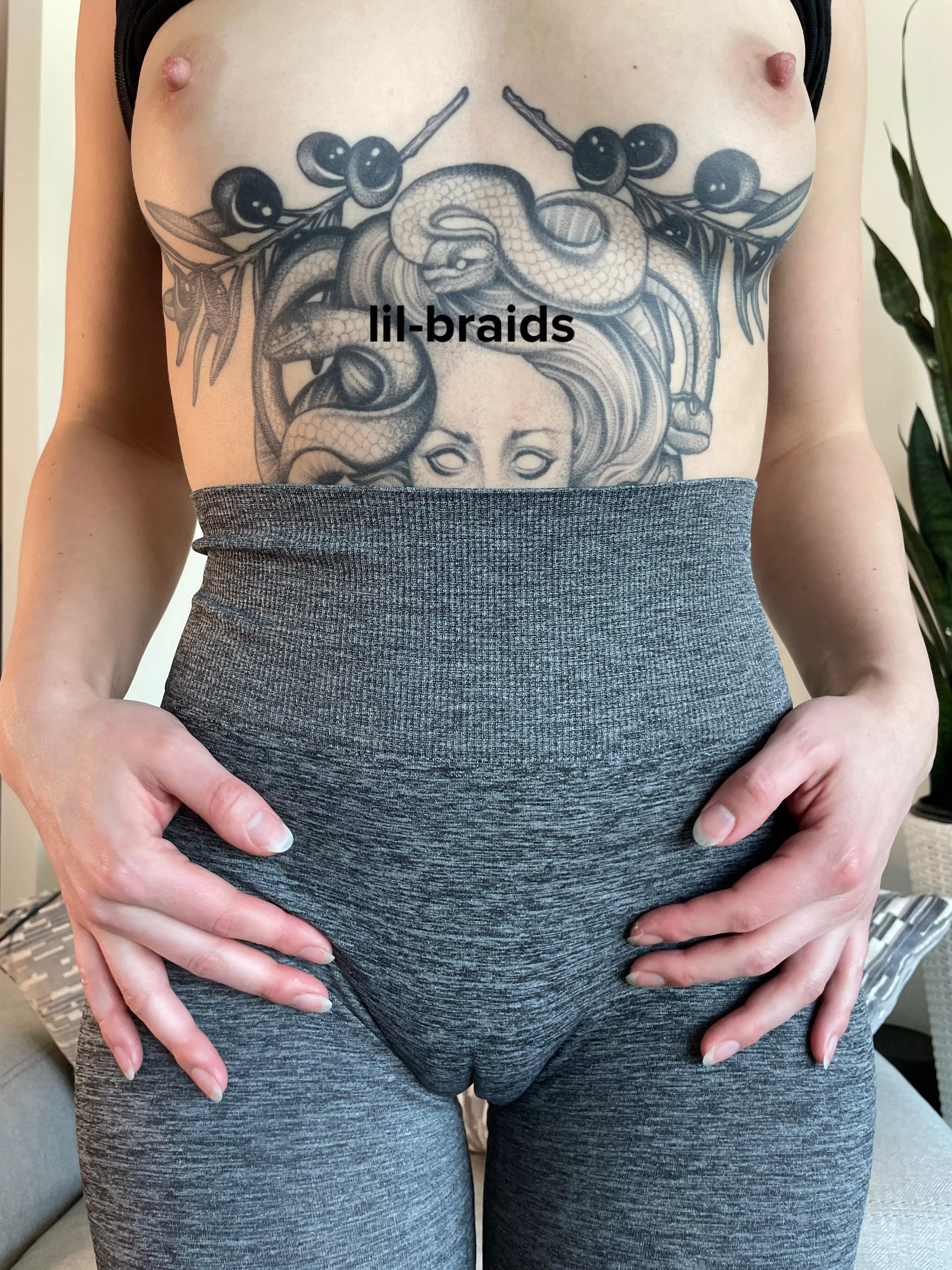 This Medusa tat took over 3 sessions and it’s all dot work. 🐍 👀 🪨