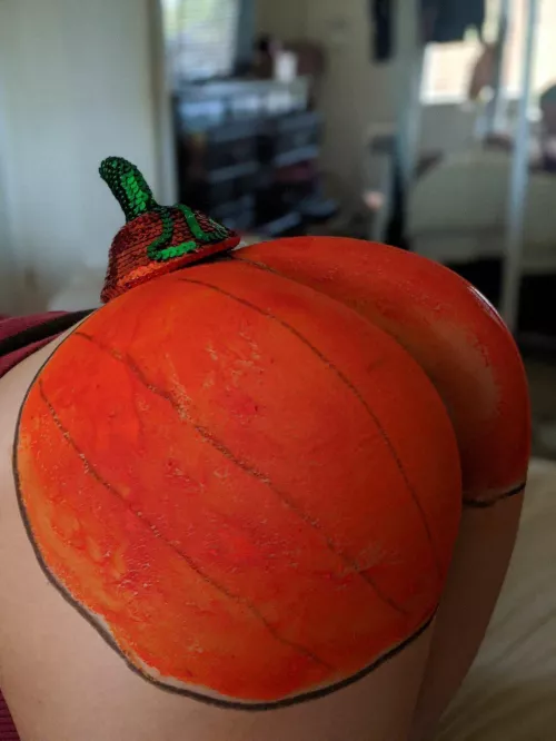This MILF pumpkin just needs eyes and a mouth๐๐ This MILF pumpkin just needs eyes and a mouth๐๐