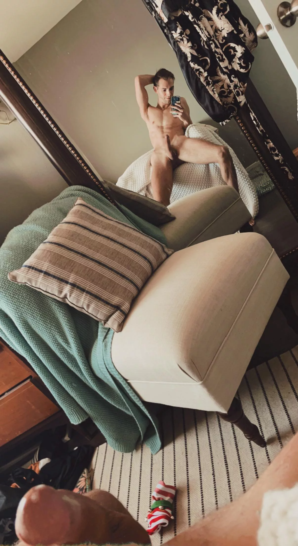 This mirror sure does get a show