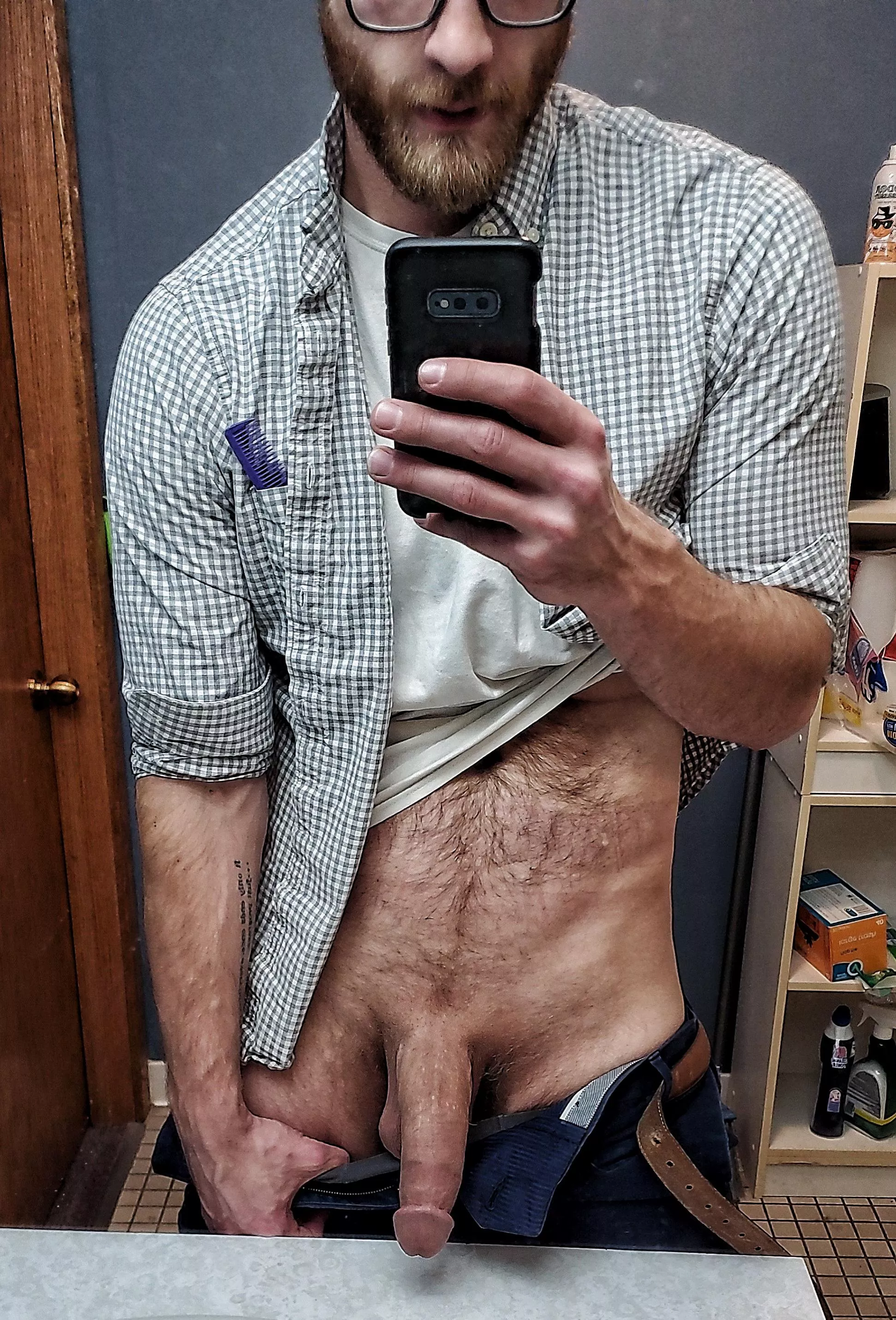 This mirror would look so much better if I had a girl bent over in front of me This mirror would look so much better if I had a girl bent over in front of me