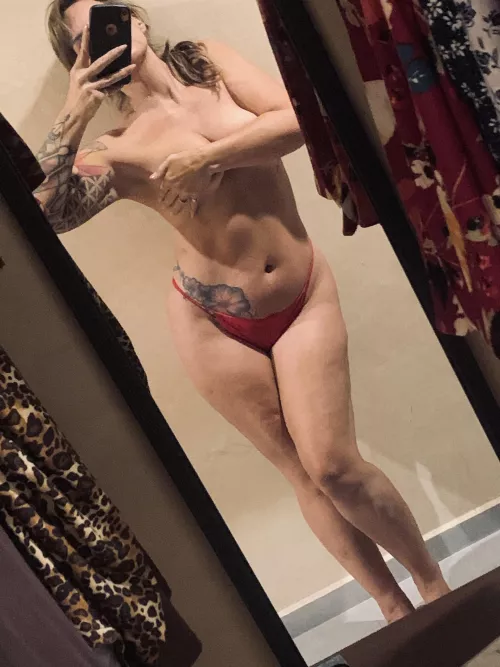 This mirror’s too small for these curves