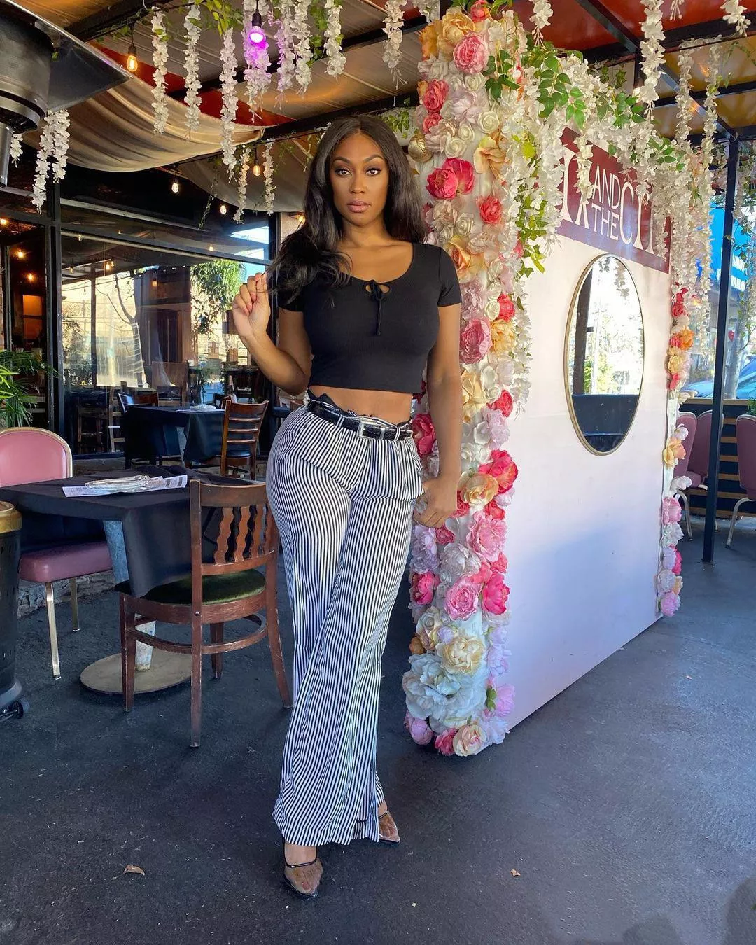 This mom is so sexy. Oh my god …