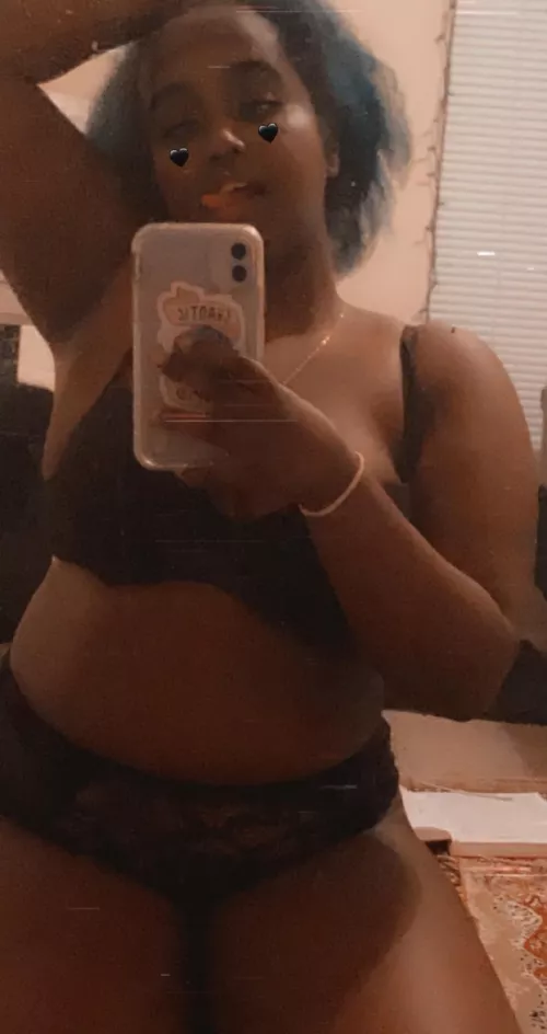 this nonbinray baeb is ready for your dms ;)