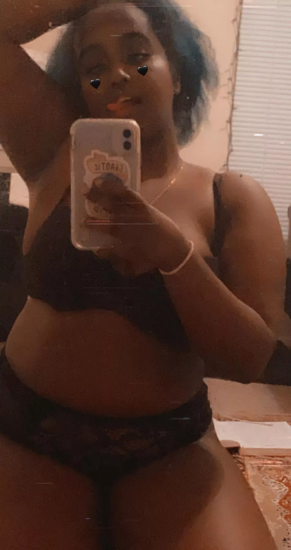 this nonbinray baeb is ready for your dms ;)