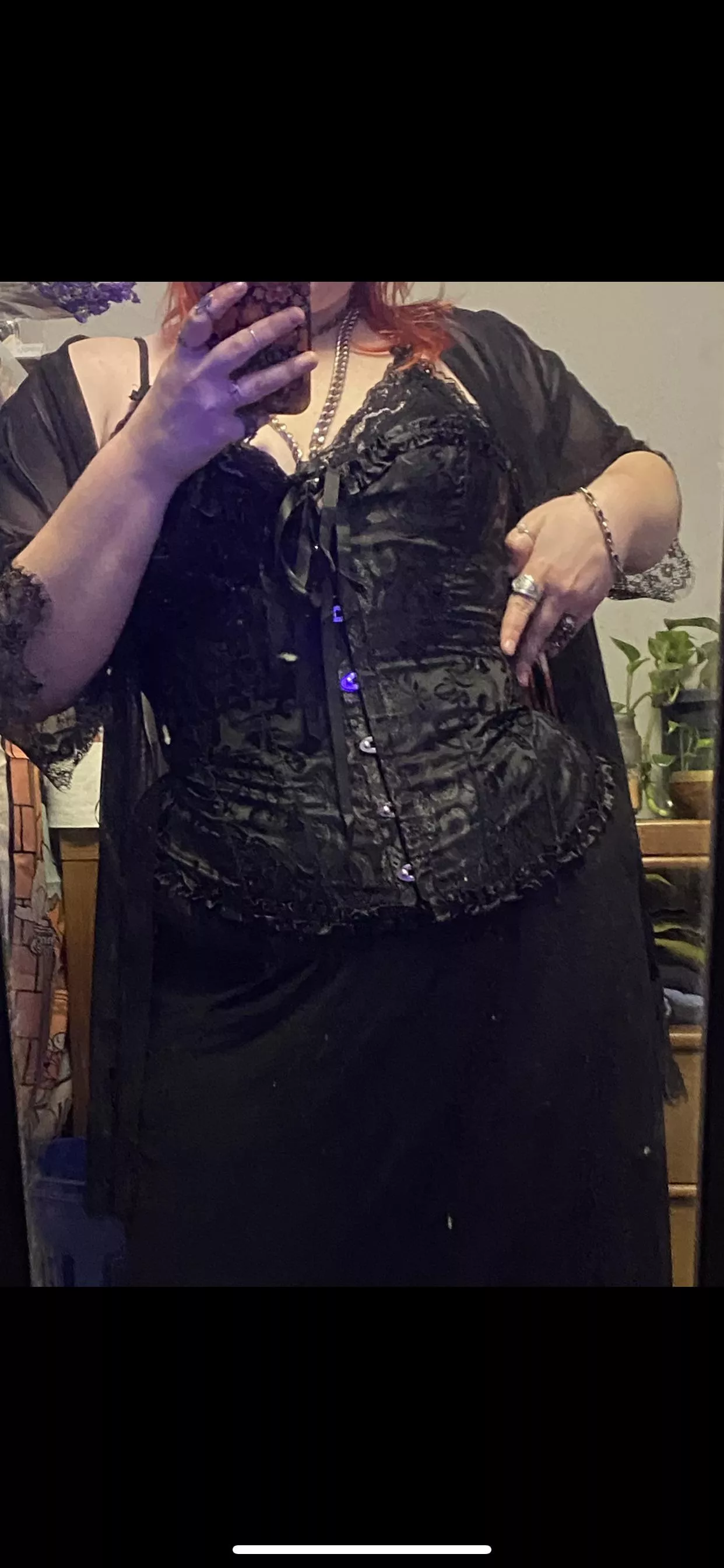 This one doesn’t get tight enough to really bring my waist in but this was a fun outfit!