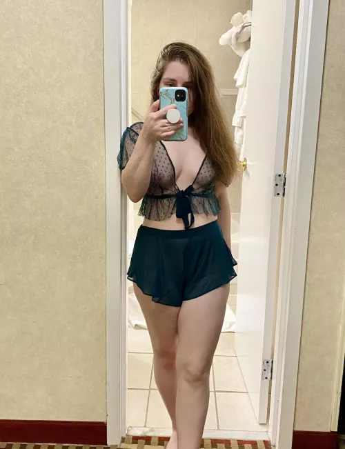 this outfit always makes me feel cute 😋