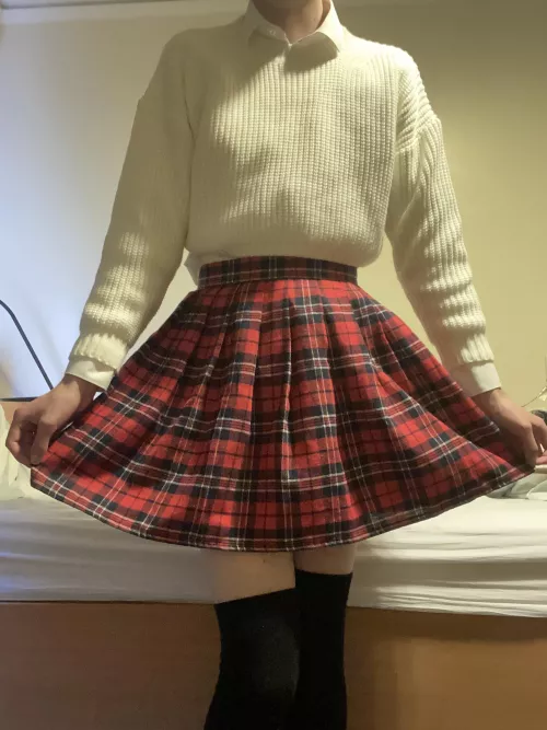 This outfit with the red plaid skirt is amazing This outfit with the red plaid skirt is amazing
