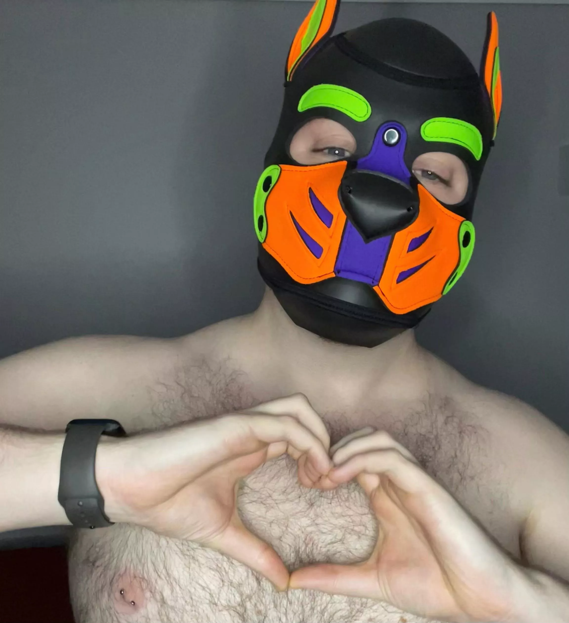 This pup loves you 💜💚🧡