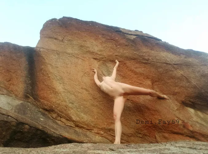 This rock and I had a lovely dance. Fell in love with it's color... This rock and I had a lovely dance. Fell in love with it's color...