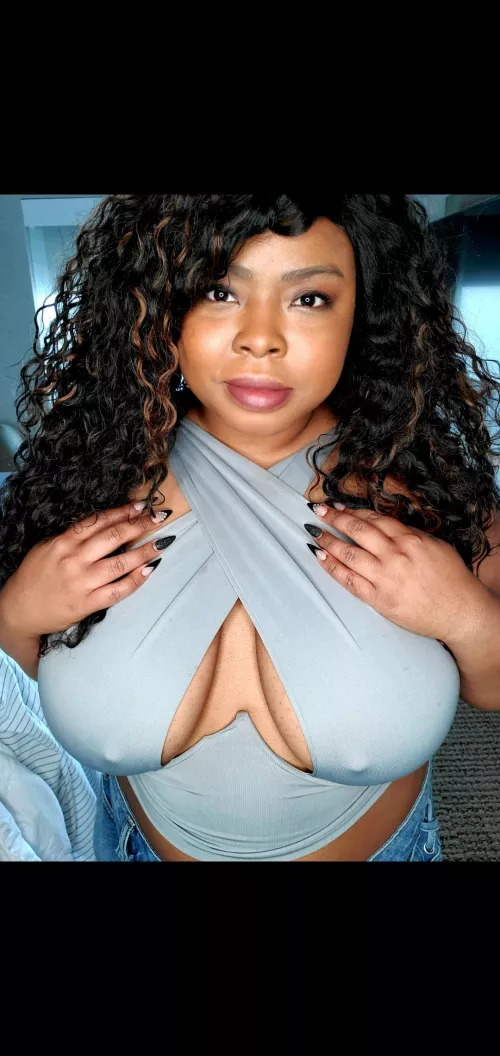 This shirt gives major cleavage. This shirt gives major cleavage.