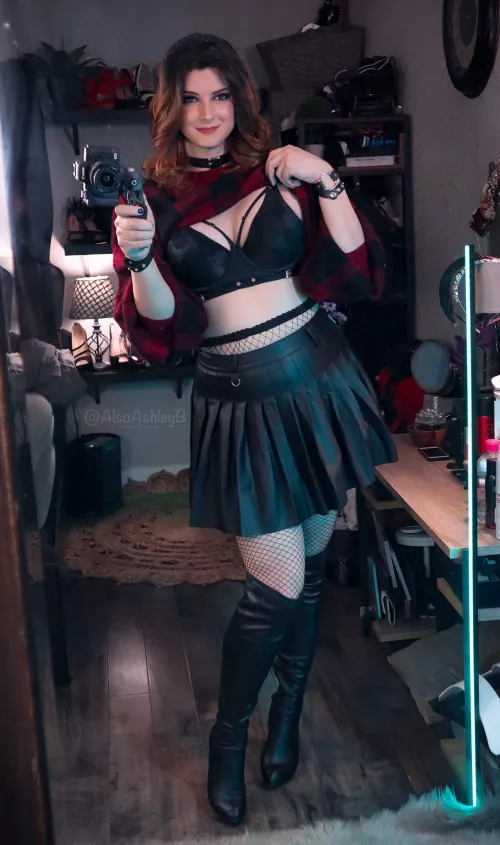 This top provides easy access if you want to take my bra off 😏