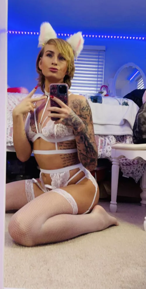 This white set is love π©π