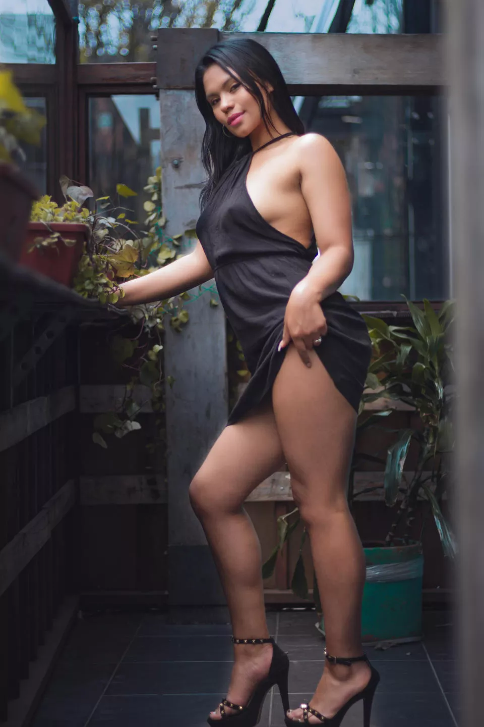 Those heels are so attractive as well as the whole picture