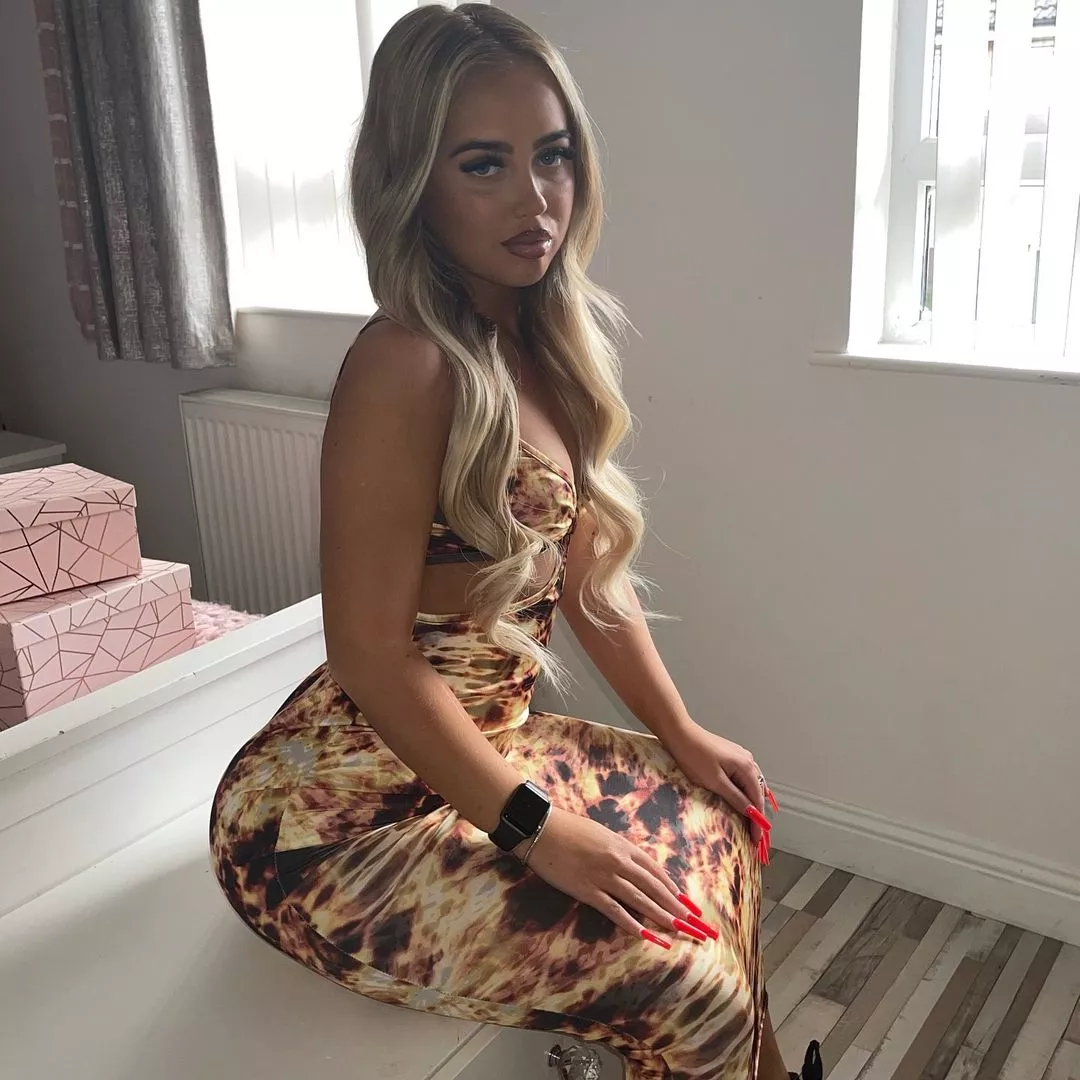 Those nails 😍🤤