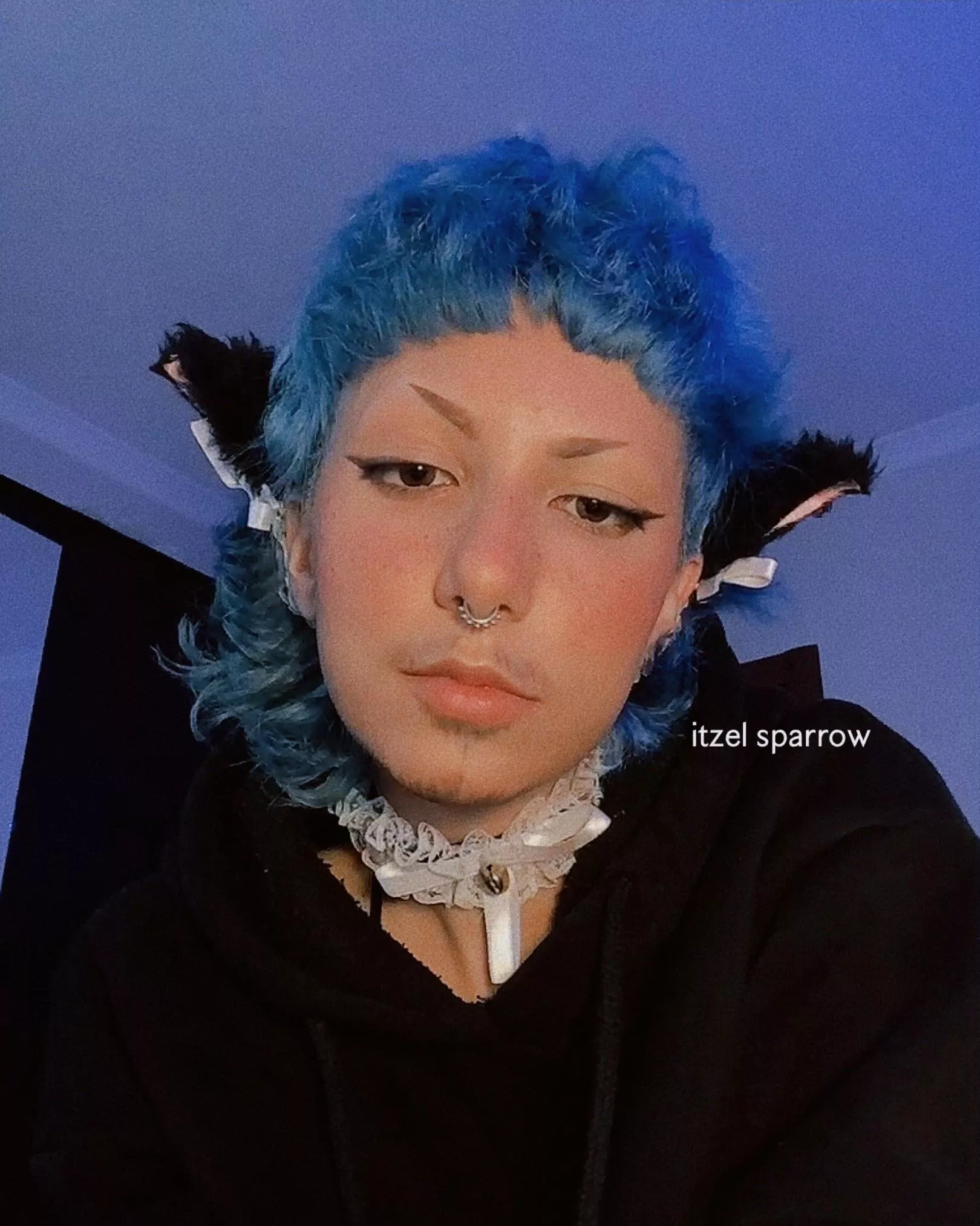 Thought I would drop a simple selfie for once :3 ?