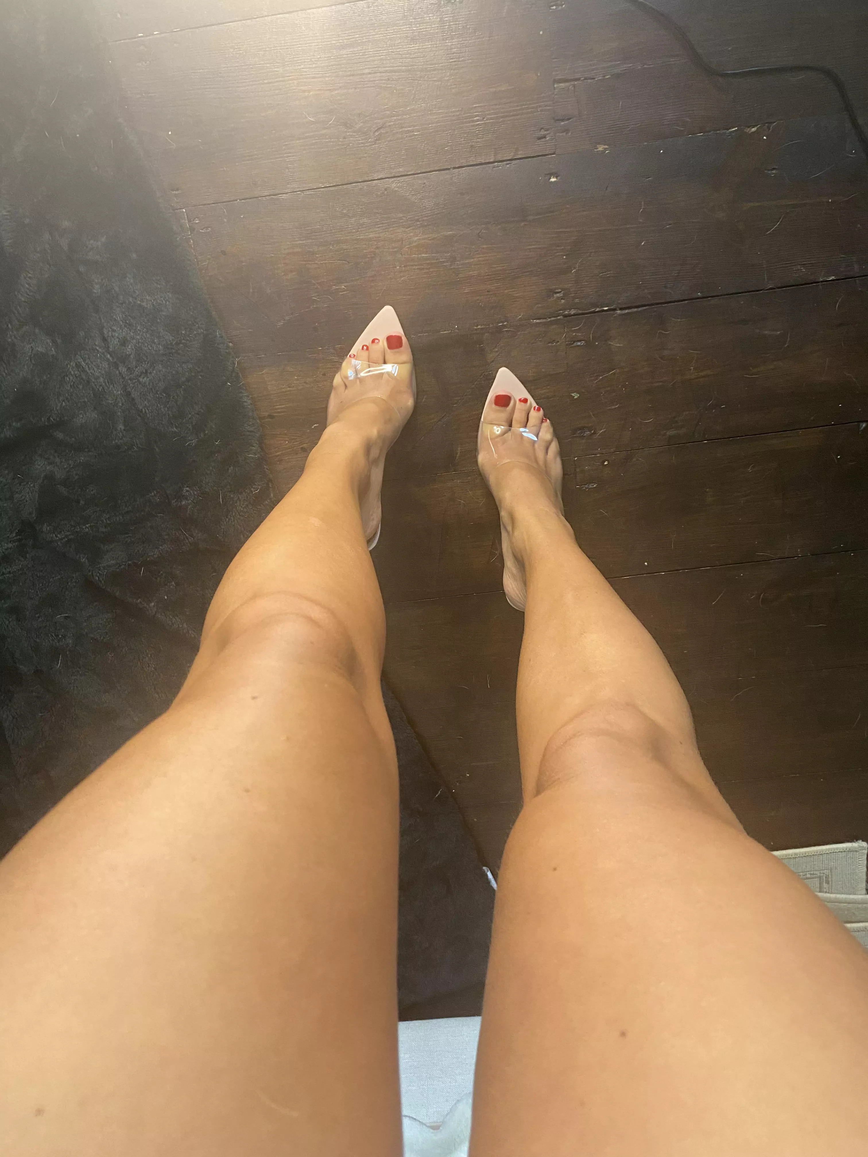 Thought I’d show the legs as well as the feet 🦶🏼 what do you think?