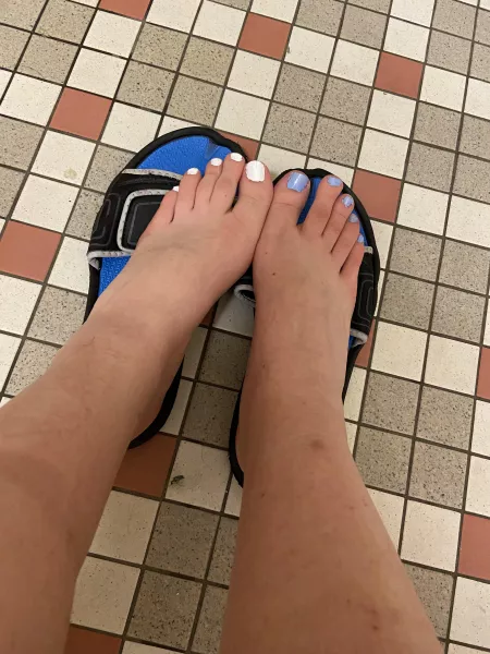 thought my feet looked cute here π thought my feet looked cute here π