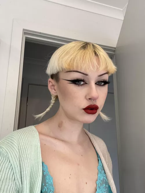 thoughts on todayโs makeup? ๐ค 19F thoughts on todayโs makeup? ๐ค 19F