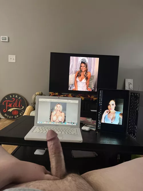 Three screens? Thereβs screens ππππππ Kik is hoonturr